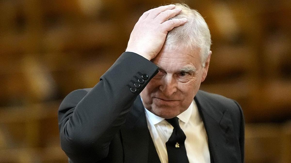 СМИ назвали причину задержания экс-принца Эндрю