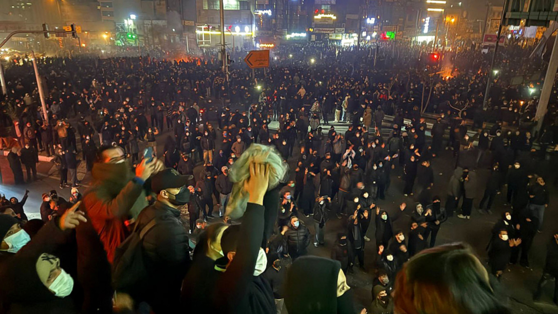 Зачем США завезли в Иран тысячи терминалов Starlink?