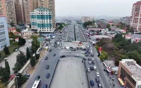 В Баку убрали автобусную полосу на одной из самых загруженных дорог