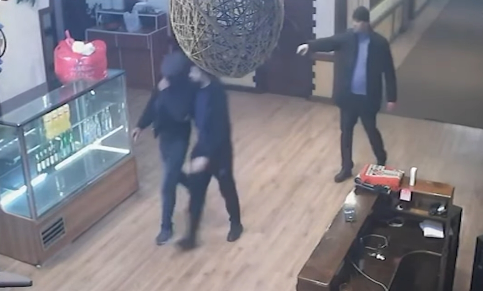 В Баку женщина организовала похищение своего знакомого и вымогательство