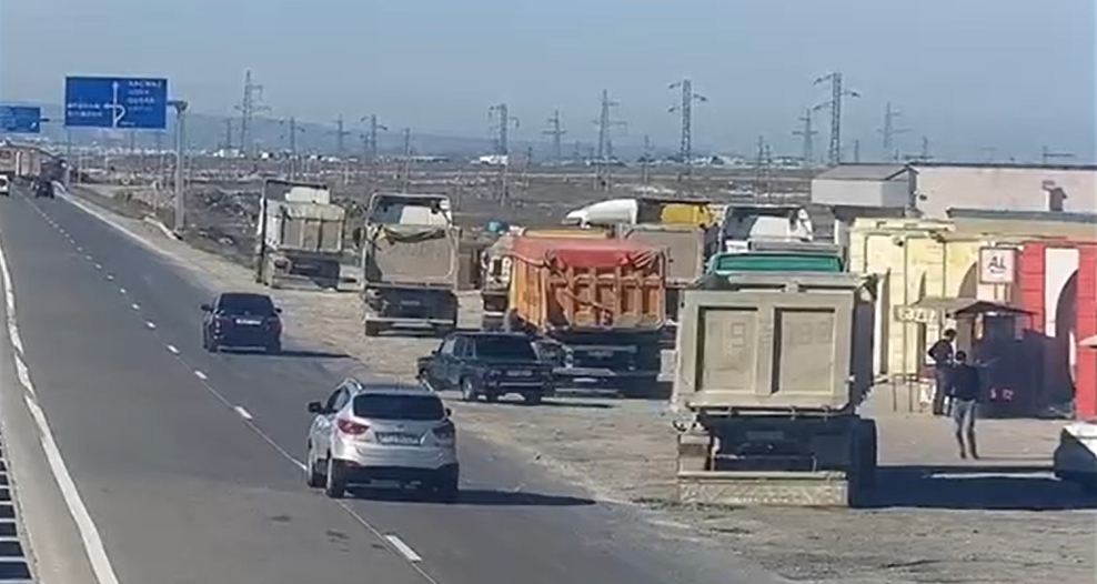 Дорожная полиция обратилась к водителям грузовиков