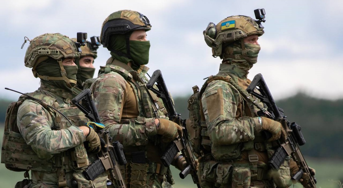 Зеленский попросил Европу помочь Украине перейти на контрактную армию