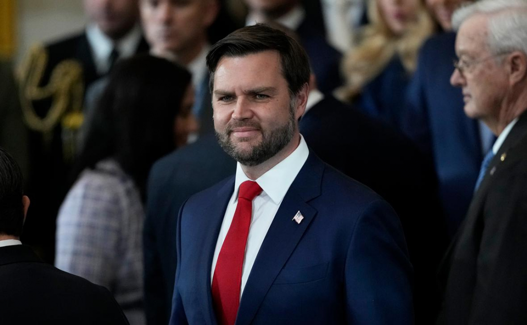 Вэнс вылетел из Еревана в Баку