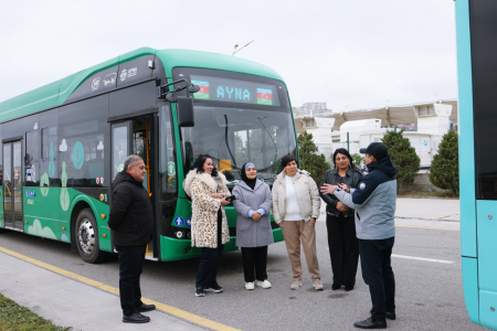 Мужчинам - водителям бакинских автобусов придется потесниться