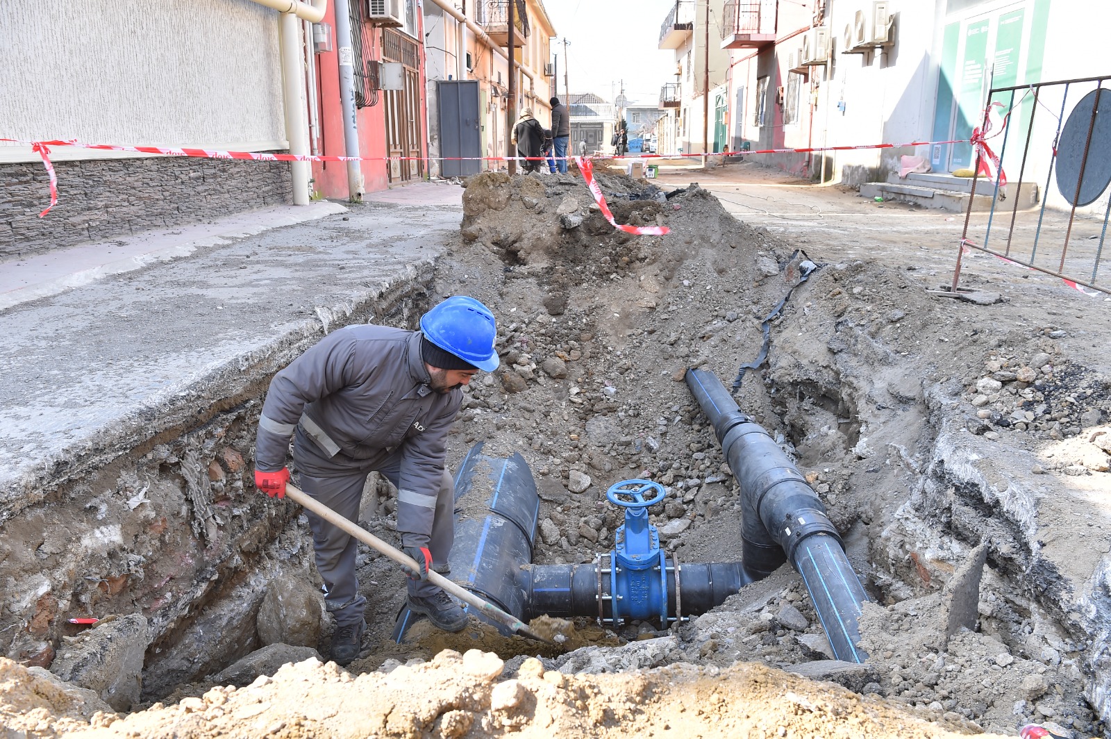 Изменено расположение водопровода, проходившего под домами в Хатаинском районе