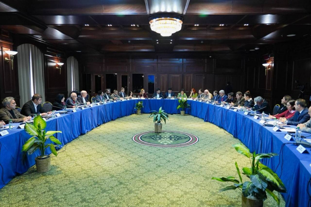 В Цахкадзоре завершилась конференция «Мост мира»