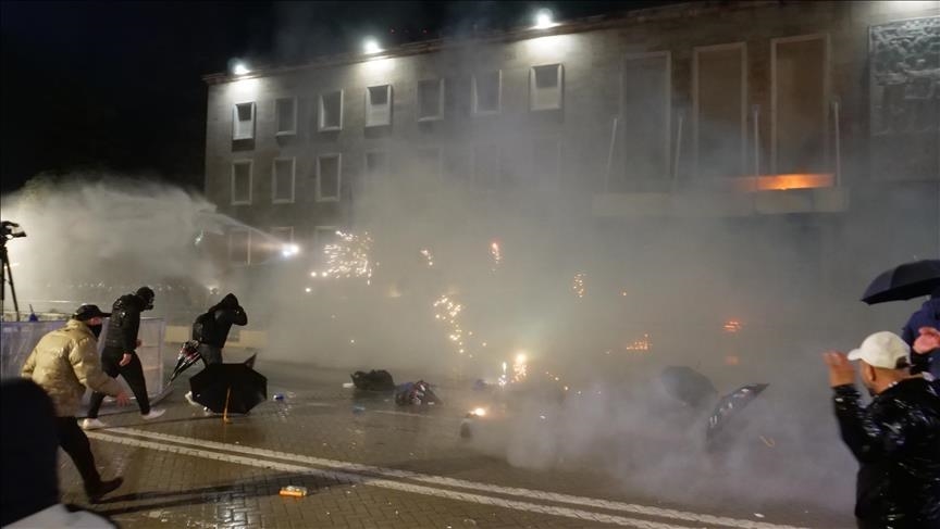 В Тиране прошли массовые протесты с требованием отставки правительства