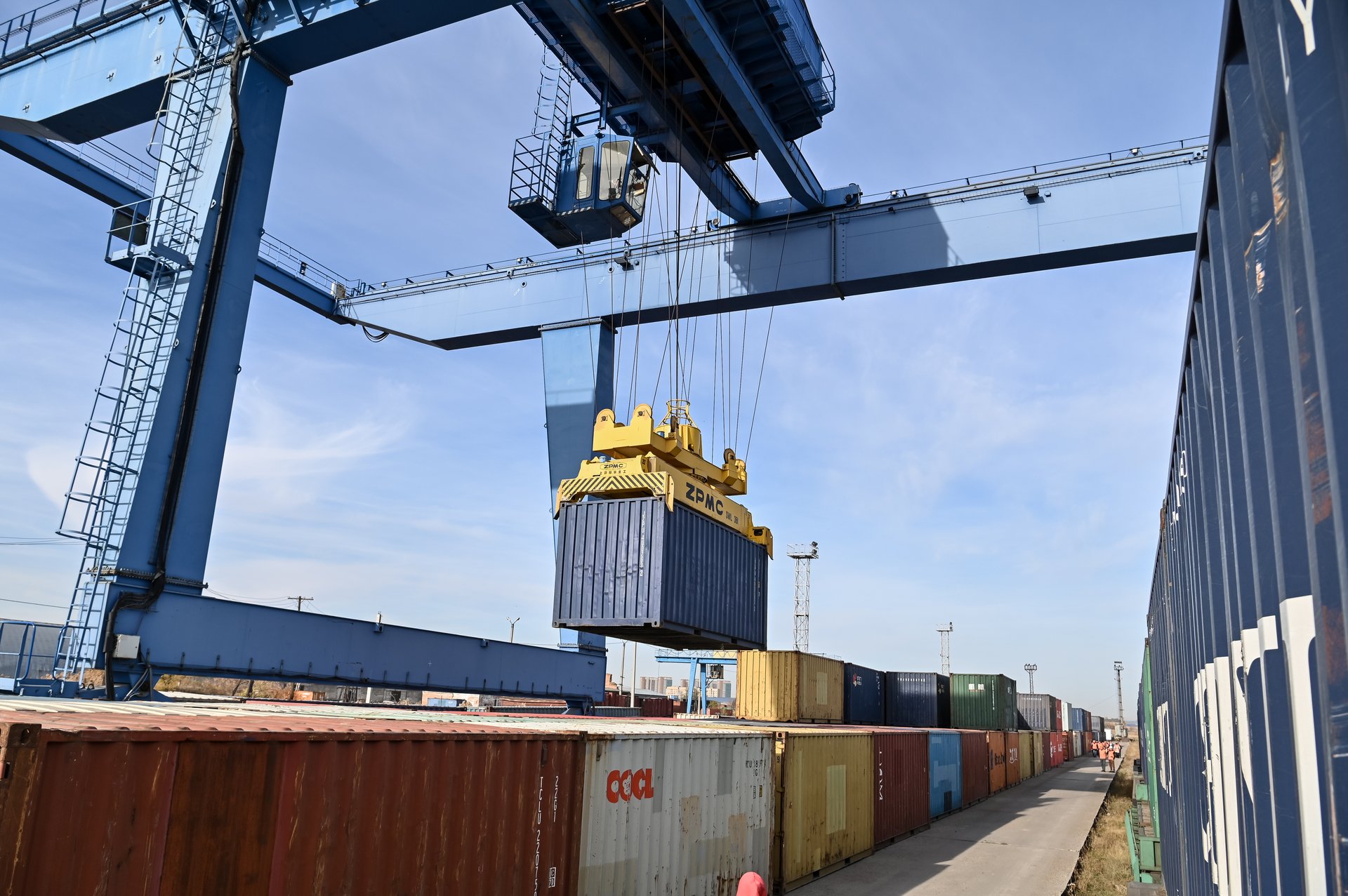 «На всех парах»: куда ведут дороги Казахстана