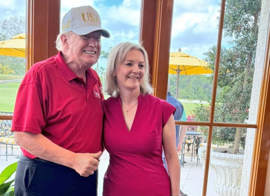 Лиз Трасс пытается перезапустить карьеру через встречу с Трампом