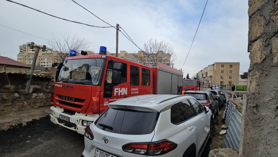Пожар в жилом доме в Баку