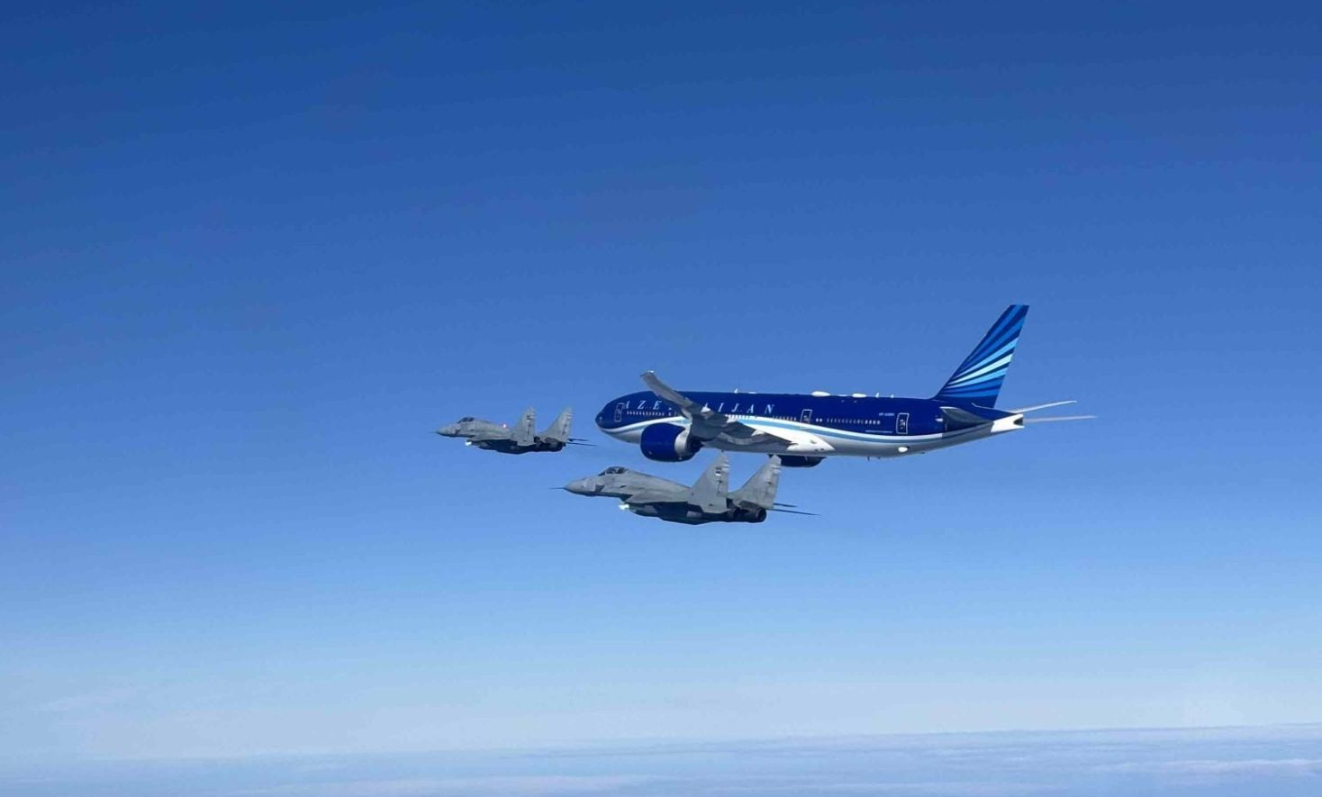 Сербия проводила Алиева с истребителями