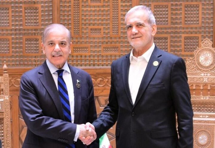 Шариф проинформировал Пезешкиана о дипломатических усилиях Пакистана