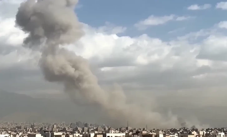 Иран нанес удары по Израилю, ОАЭ и военной базе США в Ираке