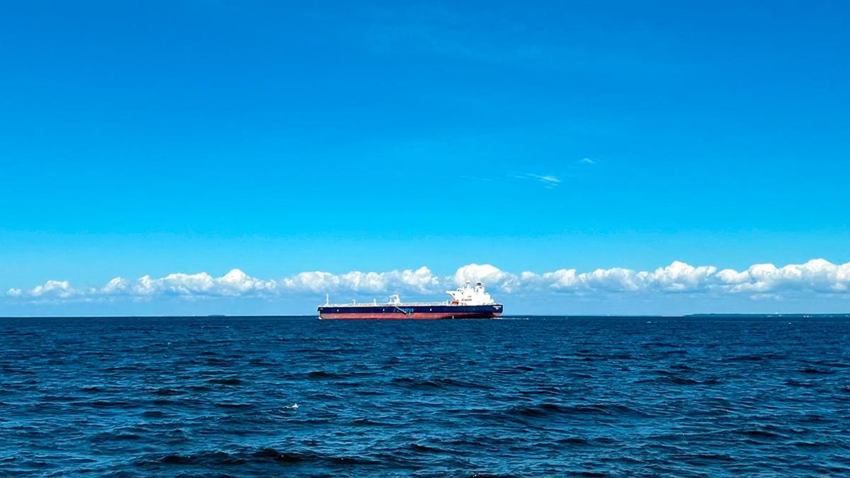 Трамп приостановил действие «Закона Джонса», чтобы сдержать рост цен на нефть