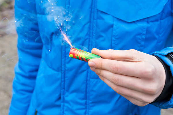 В Гёйгёльском районе подростку оторвало палец из-за взрыва пиротехники