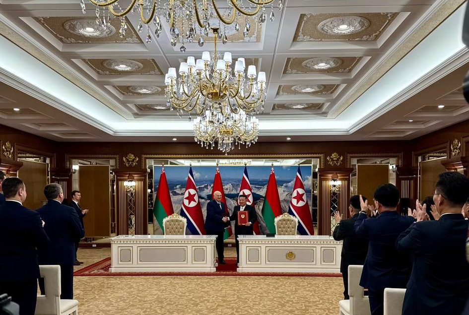 Лукашенко и Ким Чен Ын подписали договор о дружбе