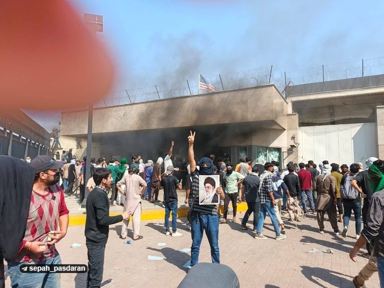 В Карачи штурмуют консульство США: силовики открыли огонь, есть погибшие