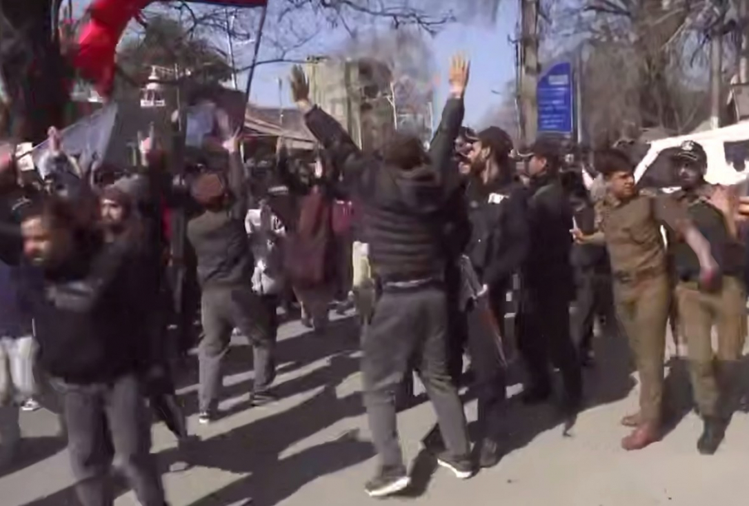 Протестующие в Индии вышли на улицы после гибели Хаменеи