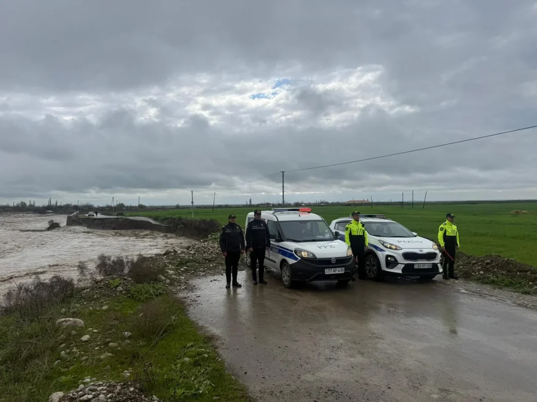 Сель разрушил дорогу в Агсуинском районе