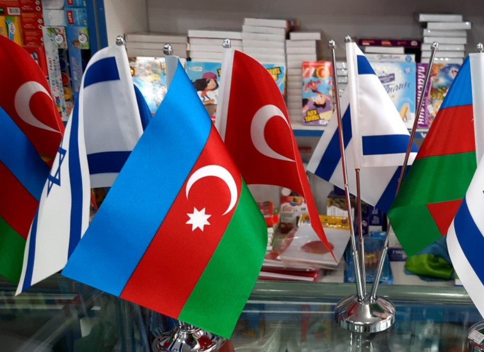 Турецкие бомбы для Израиля и критика в адрес Баку