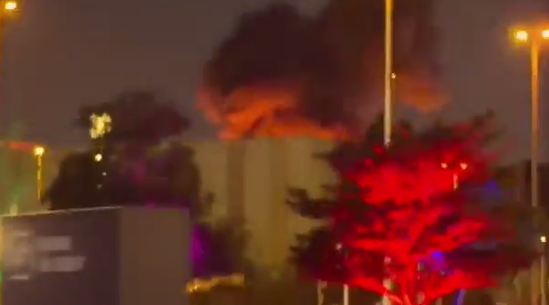 Мощный взрыв в Дубае: у консульства США начался пожар