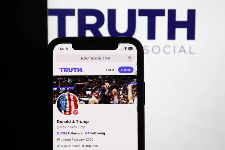 Трамп поручил Пентагону отложить удары по Ирану 2 Трамп поручил Пентагону отложить удары по Ирану