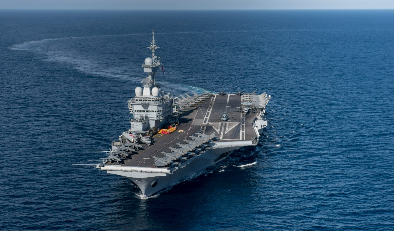 Франция передислоцировала авианосец в Средиземное море