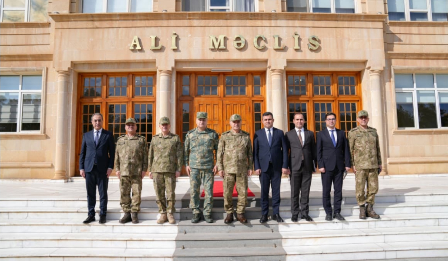 Турецкий генерал обсудил в Нахчыване атаку иранских дронов