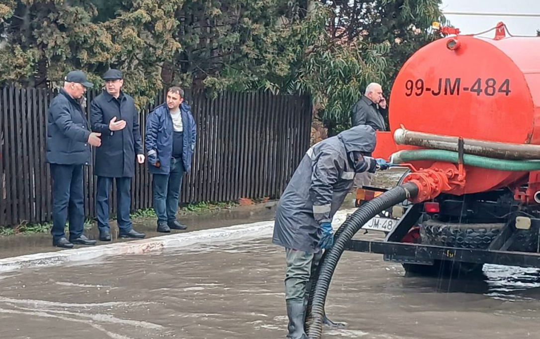 Чиновники срочно выехали в районы Баку