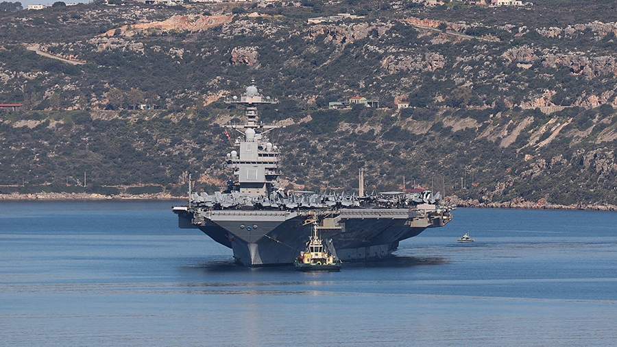Иран назвал причину пожара на американском авианосце