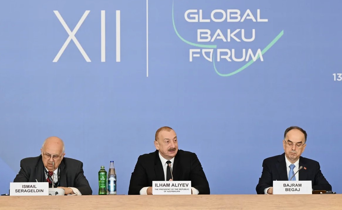 Модель Алиева: адаптация к меняющейся среде с четким видением своих интересов