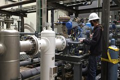 Перекрытие Ормузского пролива удвоило цены на редкий газ