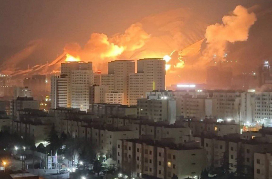 Серия авиаударов обрушилась на Иран минувшей ночью