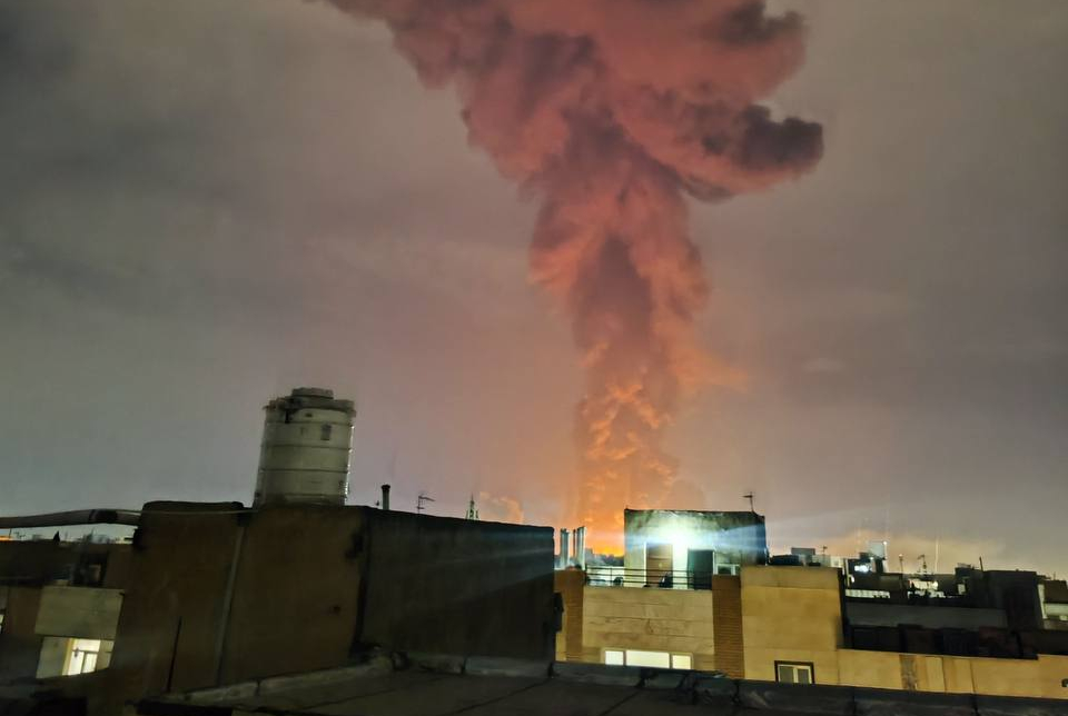 Иран и Израиль поразили НПЗ друг друга