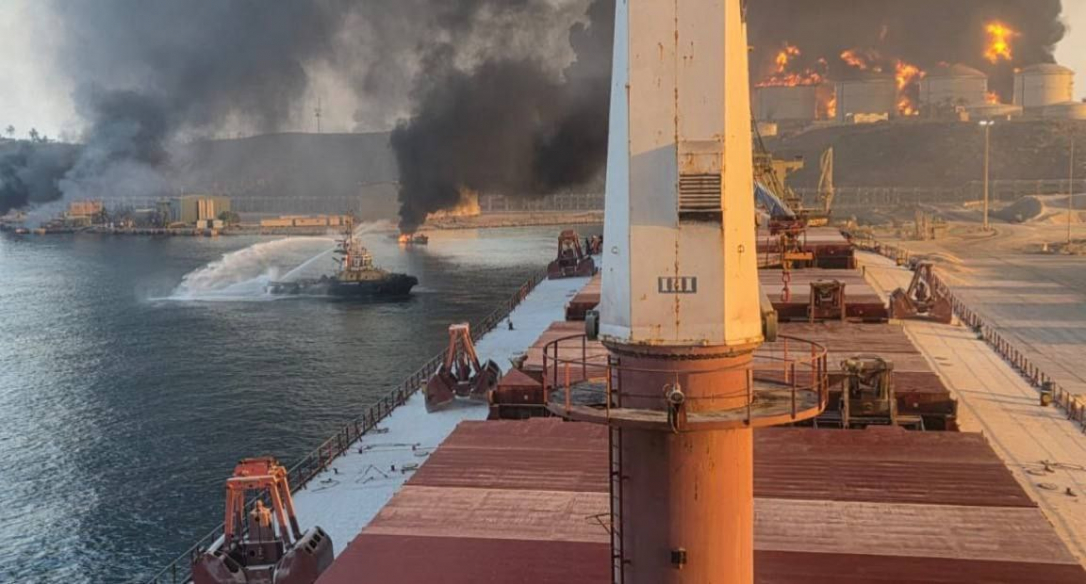 Иран нанёс удар по топливным хранилищам в Омане