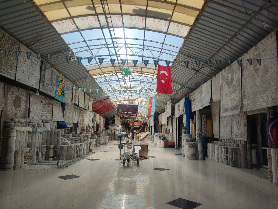 В «Садараке» распродают товары по ценам ниже себестоимости