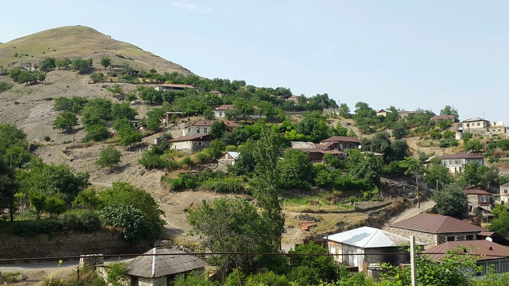 В селе Ханоба Ходжавендского района встретили первую группу переселенцев