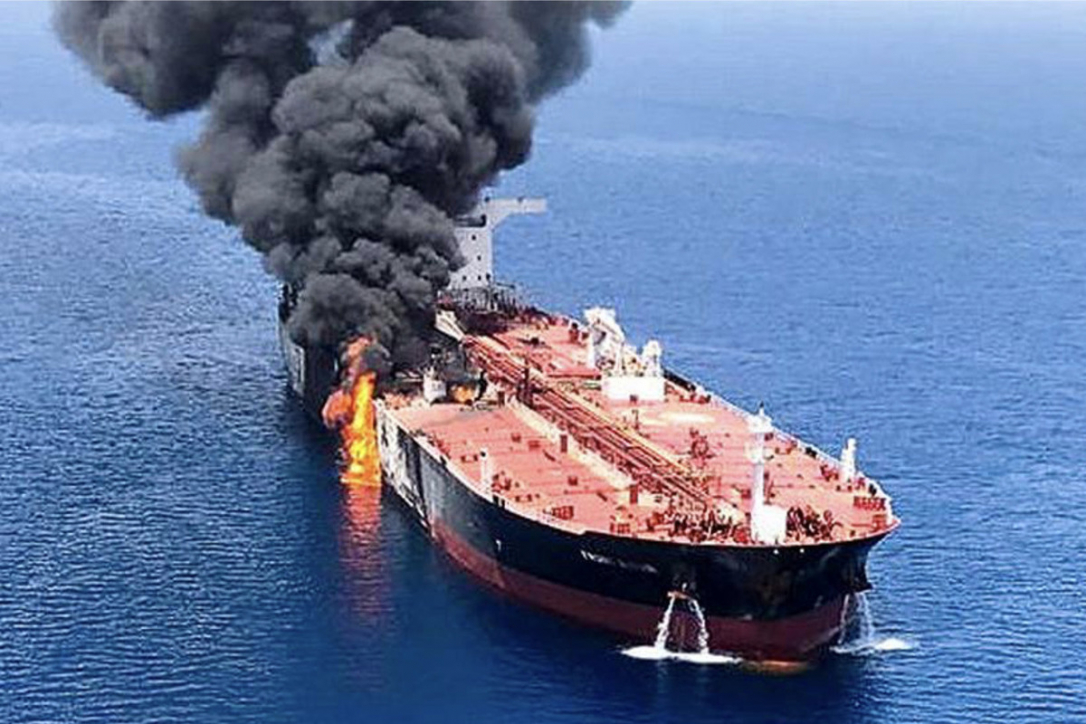 Взрыв на британском нефтяном танкере произошел недалеко от Кувейта