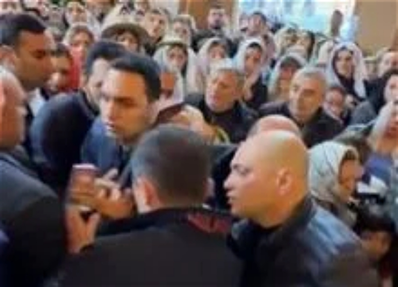 В Армении двоих граждан задержали за попытку ударить Пашиняна