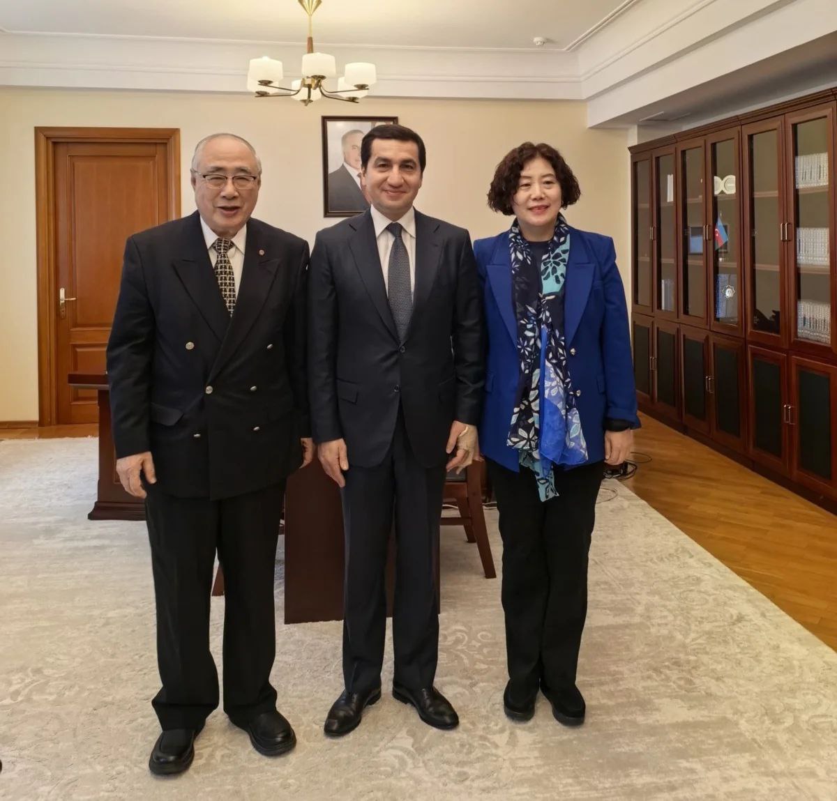 Хикмет Гаджиев встретился с послом Китая в Азербайджане Лу Мэй