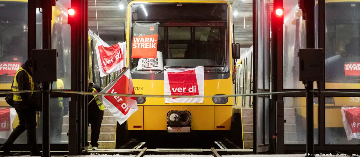 Работники общественного транспорта Германии объявили забастовку 2 Работники общественного транспорта Германии объявили забастовку