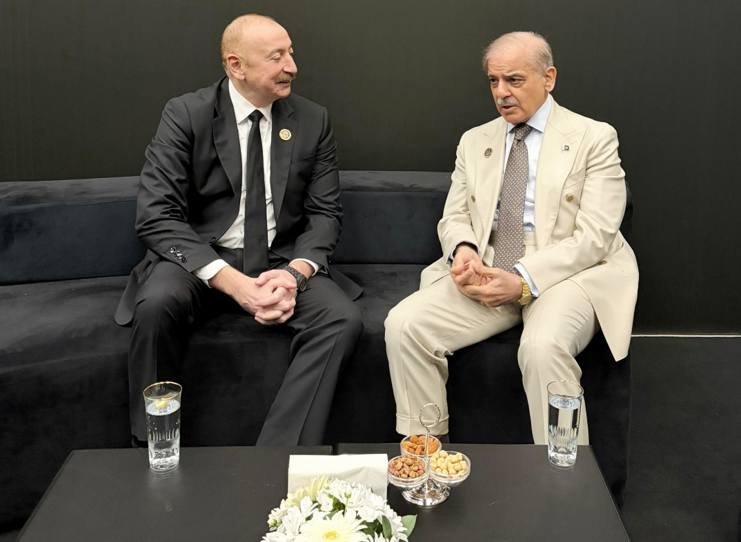 Ильхам Алиев провел встречу с Шахбазом Шарифом