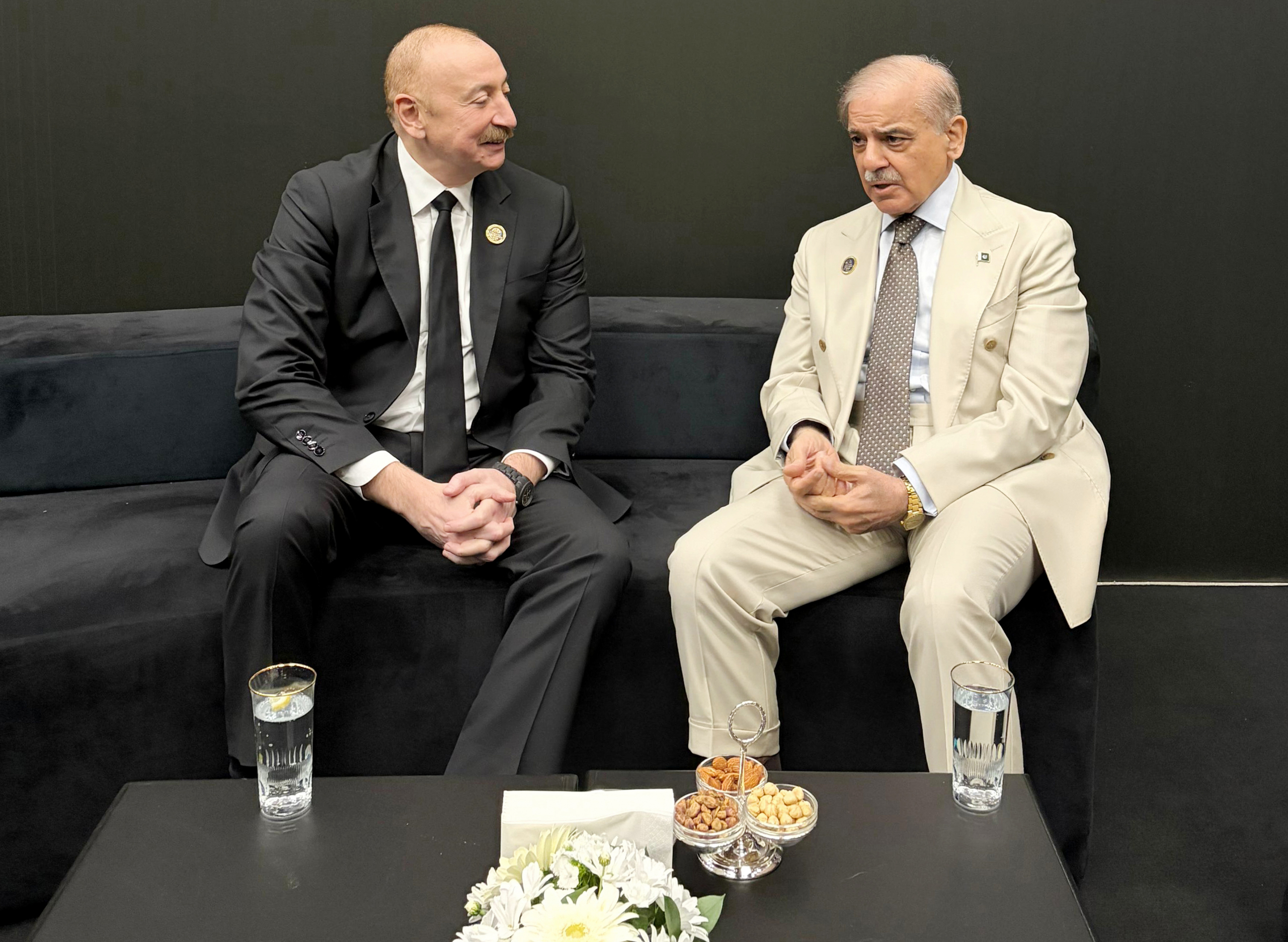 Ильхам Алиев провел встречу с Шахбазом Шарифом