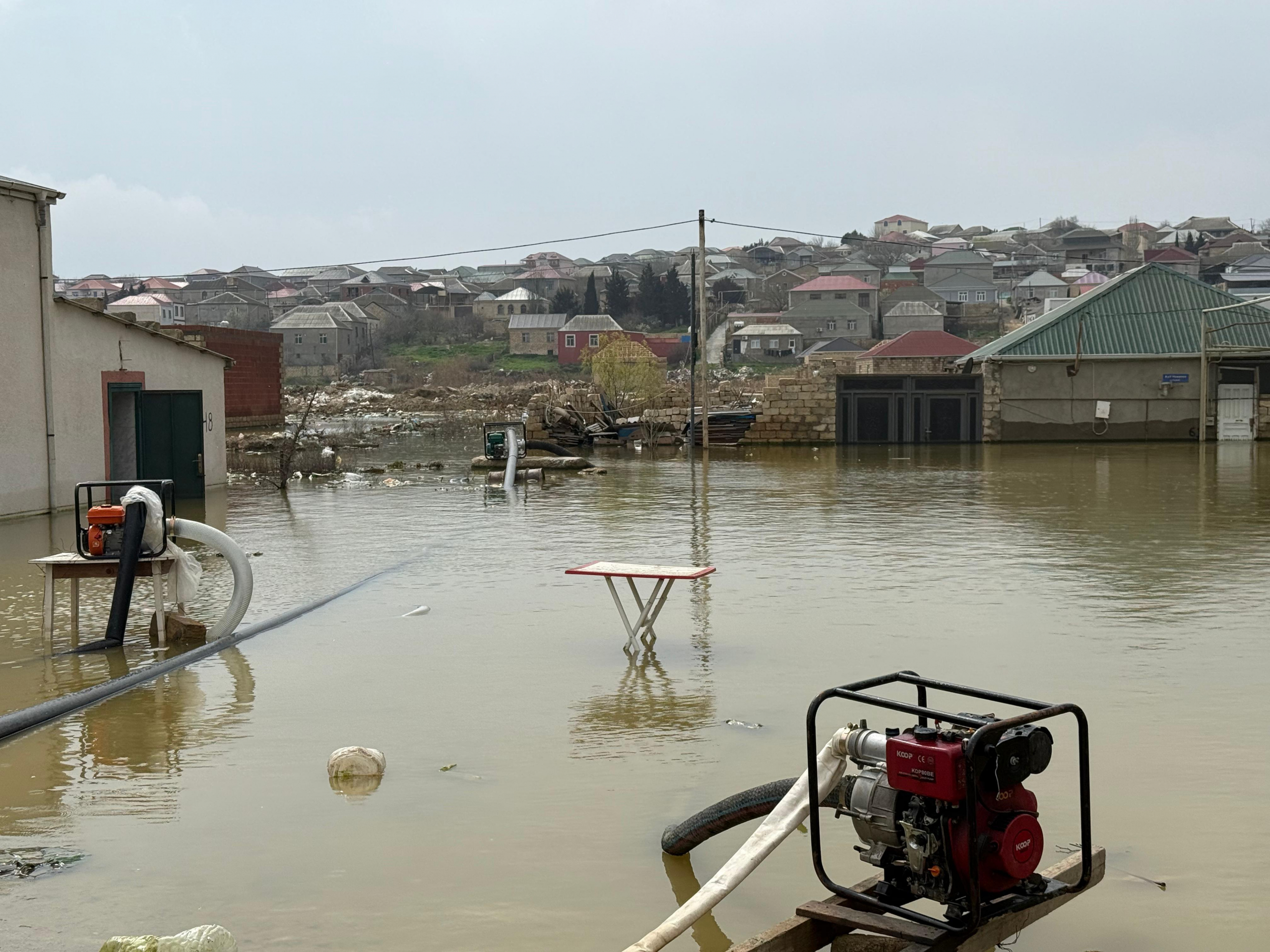 Дома Абшерона спасают от подтоплений