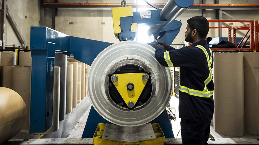 Крупнейший завод в Абу-Даби приостановил работу