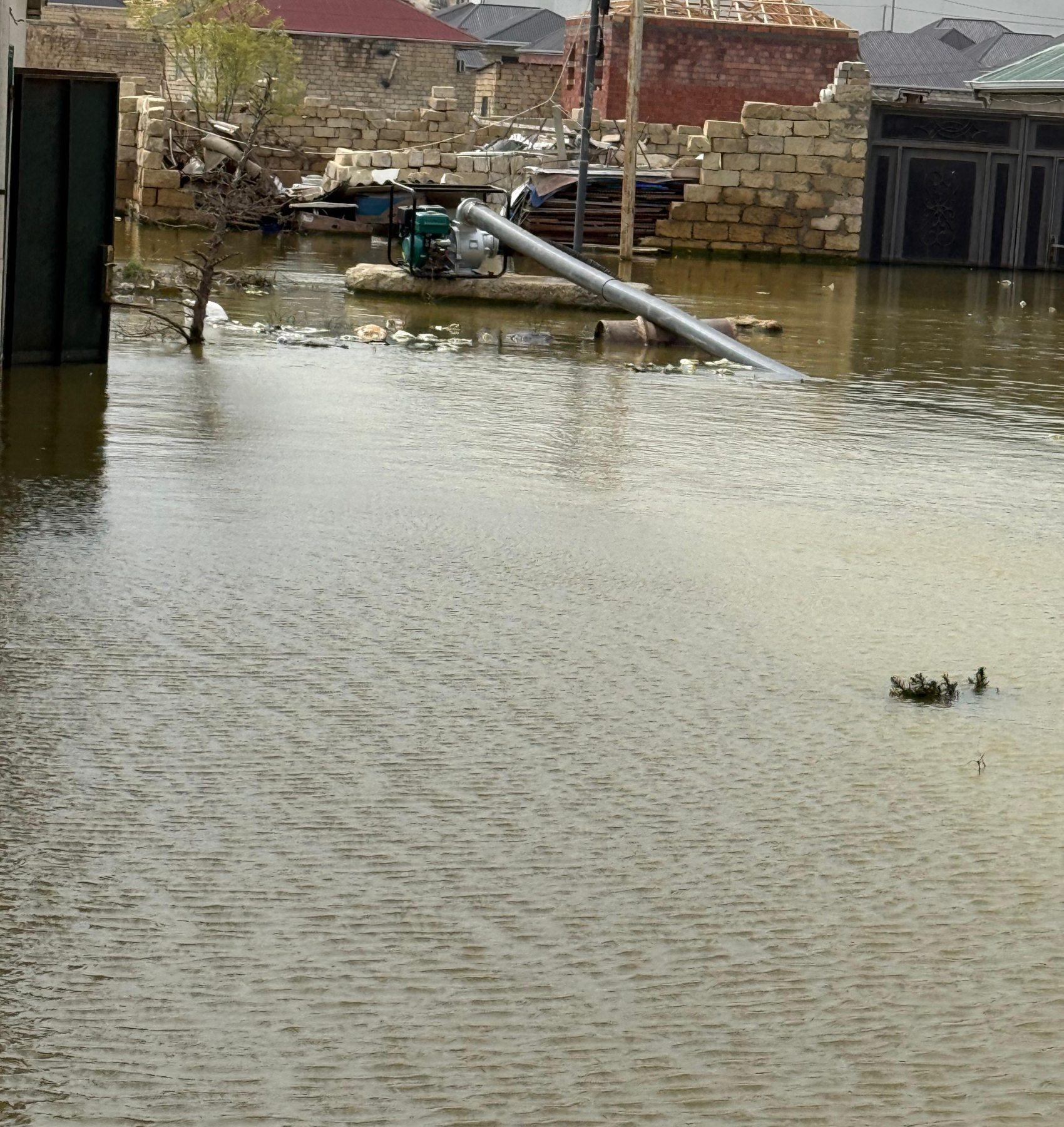 Дома Абшерона спасают от подтоплений