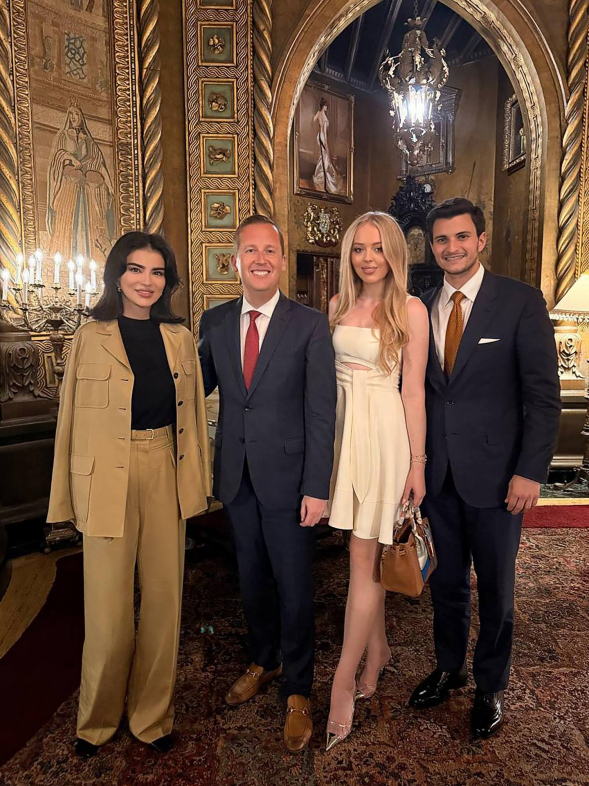 Дочь Мирзиеева посетила резиденцию Трампа