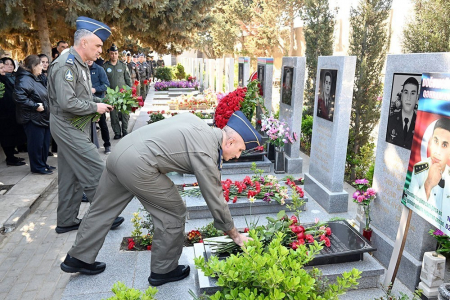 В Баку почтили память пилотов-шехидов Апрельских боёв