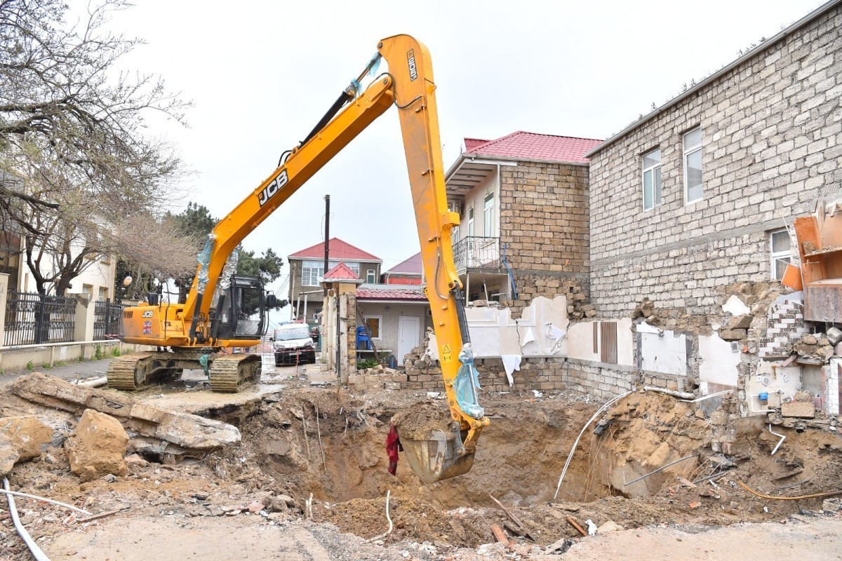 В поселке Кешля снесен дом на коллекторе, линию восстанавливают