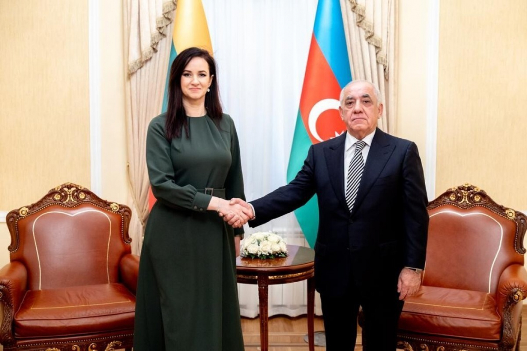 Баку и Вильнюс обсудили возможность открытия прямого авиасообщения